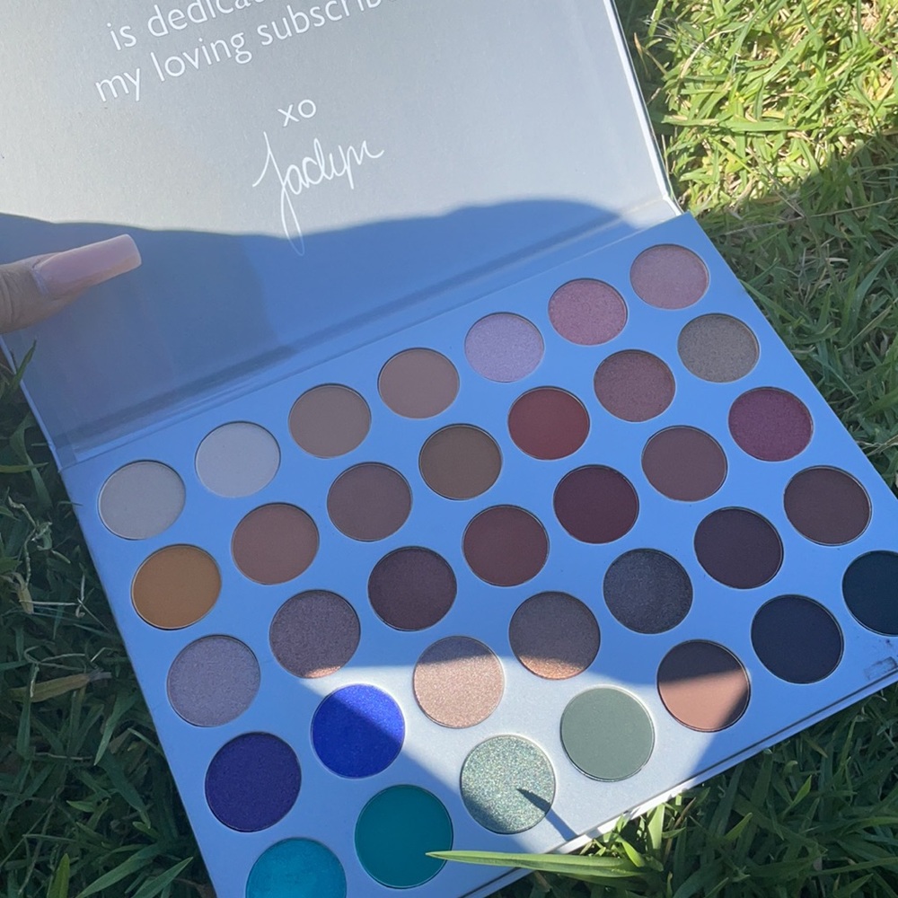 🎨 Jaclyn Hill palette